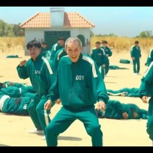 Squid game 001 costume (size s) new condition